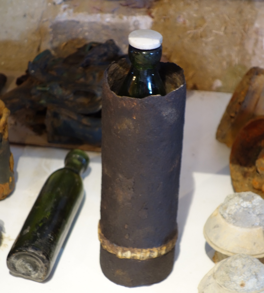 Gas shell and bottles for the gas