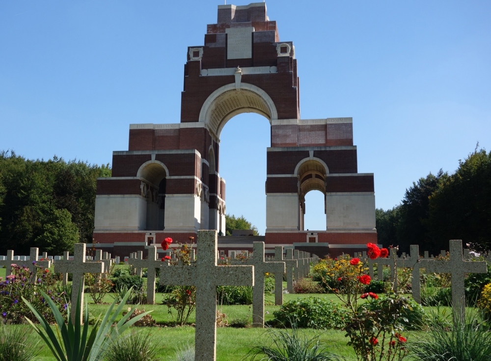 Thiepval: The monument from the cemetery side